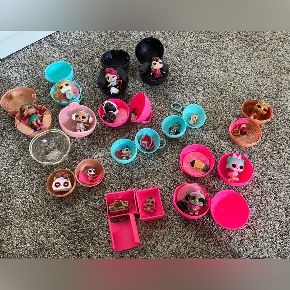 LOL Dolls lots with pets and babies too